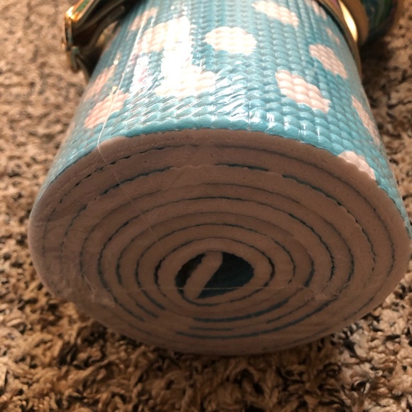 π₯π₯MOVING SALEπ₯π₯NWT Lilly Pulitzer Aqua La Vista yoga mat 24β x 68β adjustable st - Picture 5 of 8
